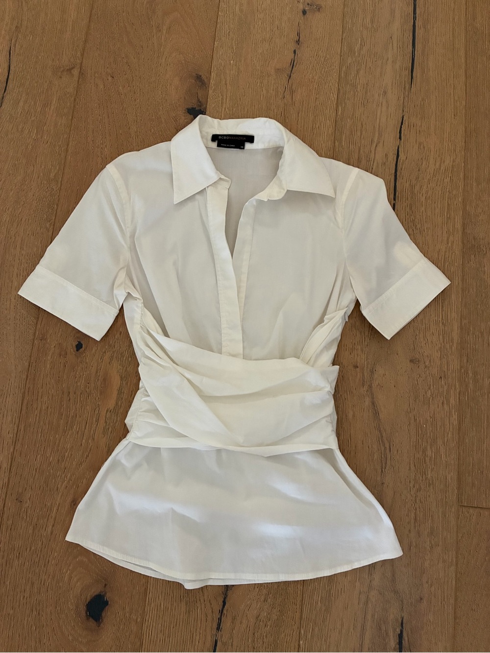 BCBGMaxAzria White Short-Sleeve Wrap-Accent Blouse